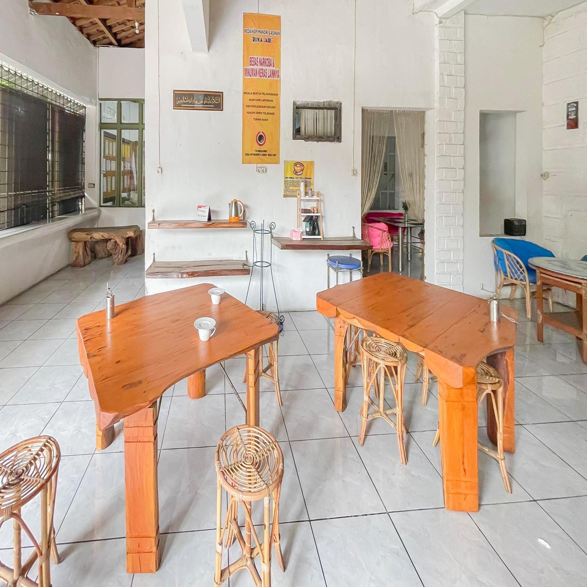 Hotel Reddoorz Syariah At Jalan Ra Kosasih Sukabumi Exterior foto