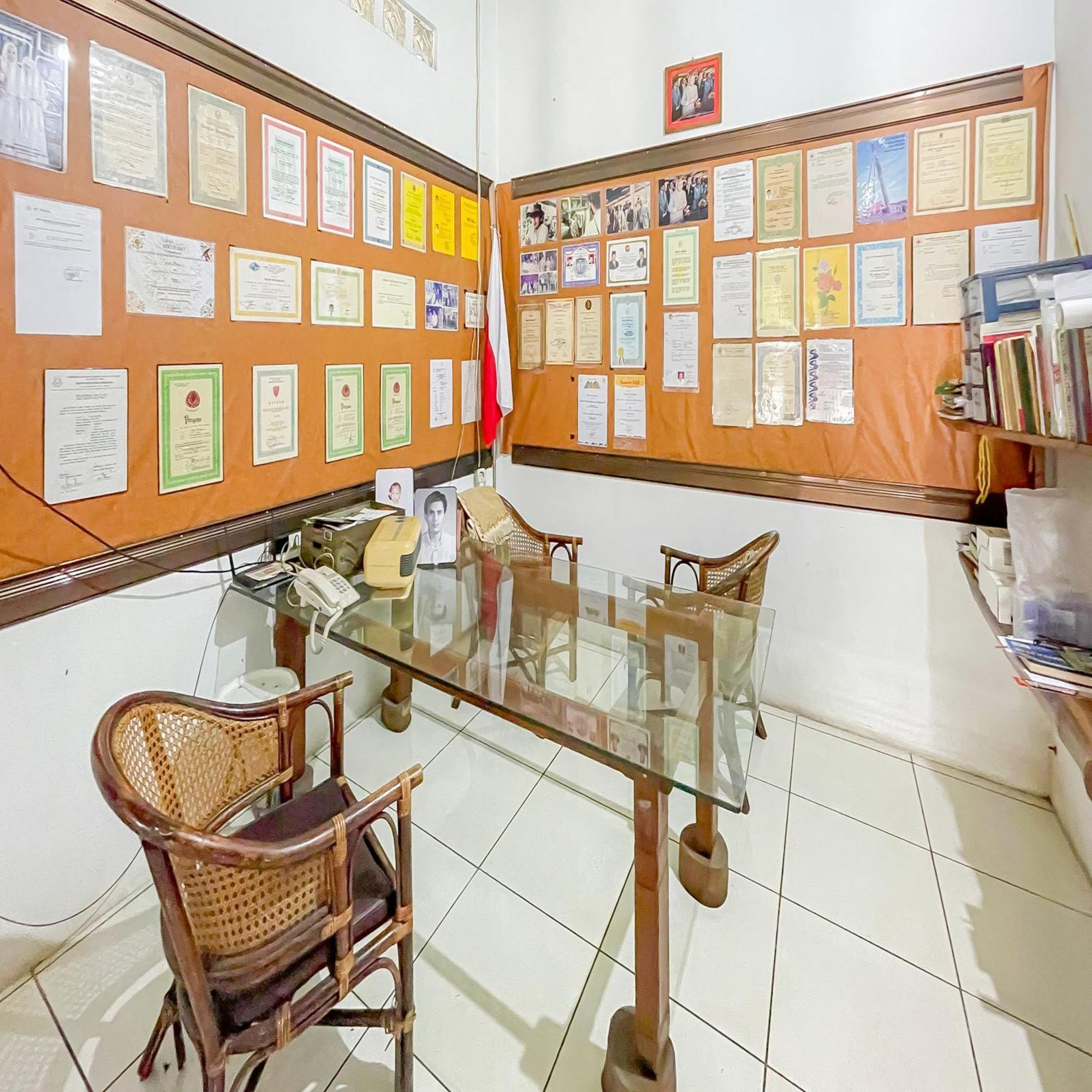 Hotel Reddoorz Syariah At Jalan Ra Kosasih Sukabumi Exterior foto