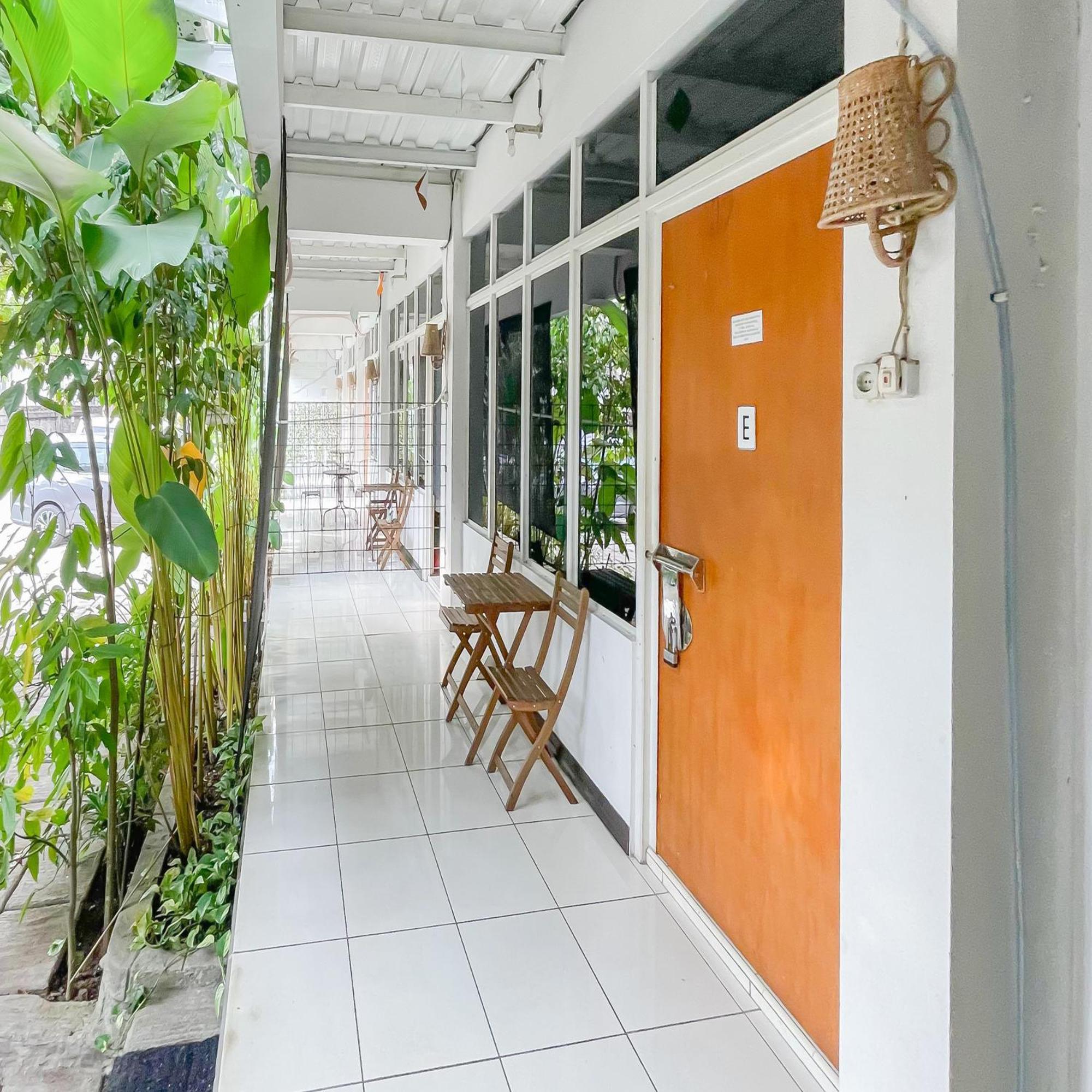 Hotel Reddoorz Syariah At Jalan Ra Kosasih Sukabumi Exterior foto