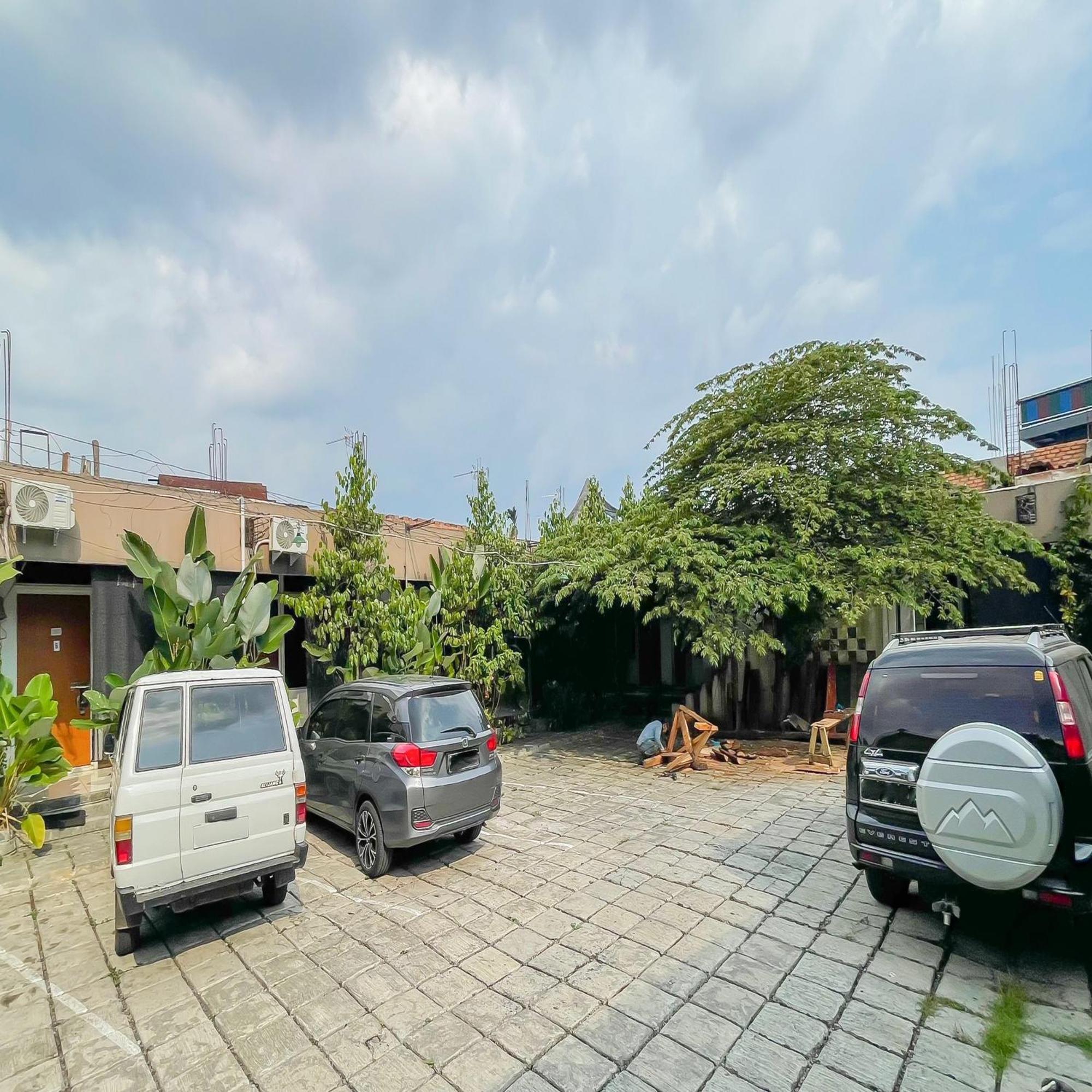 Hotel Reddoorz Syariah At Jalan Ra Kosasih Sukabumi Exterior foto