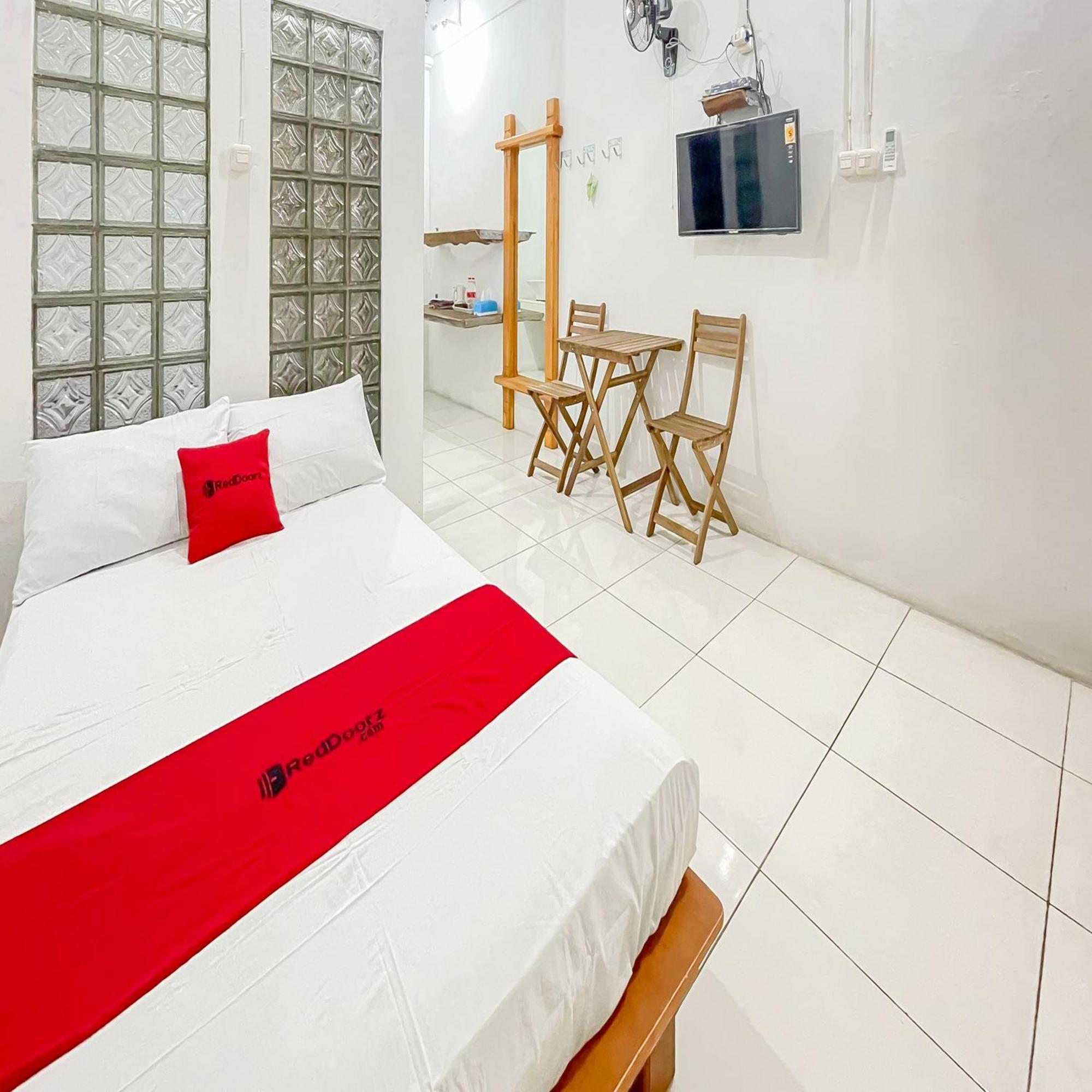 Hotel Reddoorz Syariah At Jalan Ra Kosasih Sukabumi Exterior foto